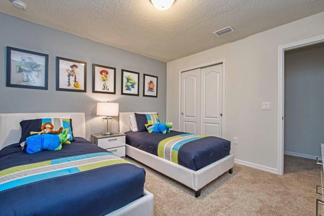 Solterra - 6 Bedrooms House W-Pool-7043Sr Davenport 0*,  United States